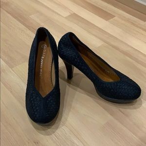 DEEP DISCOUNT BEING DONATED 8/8